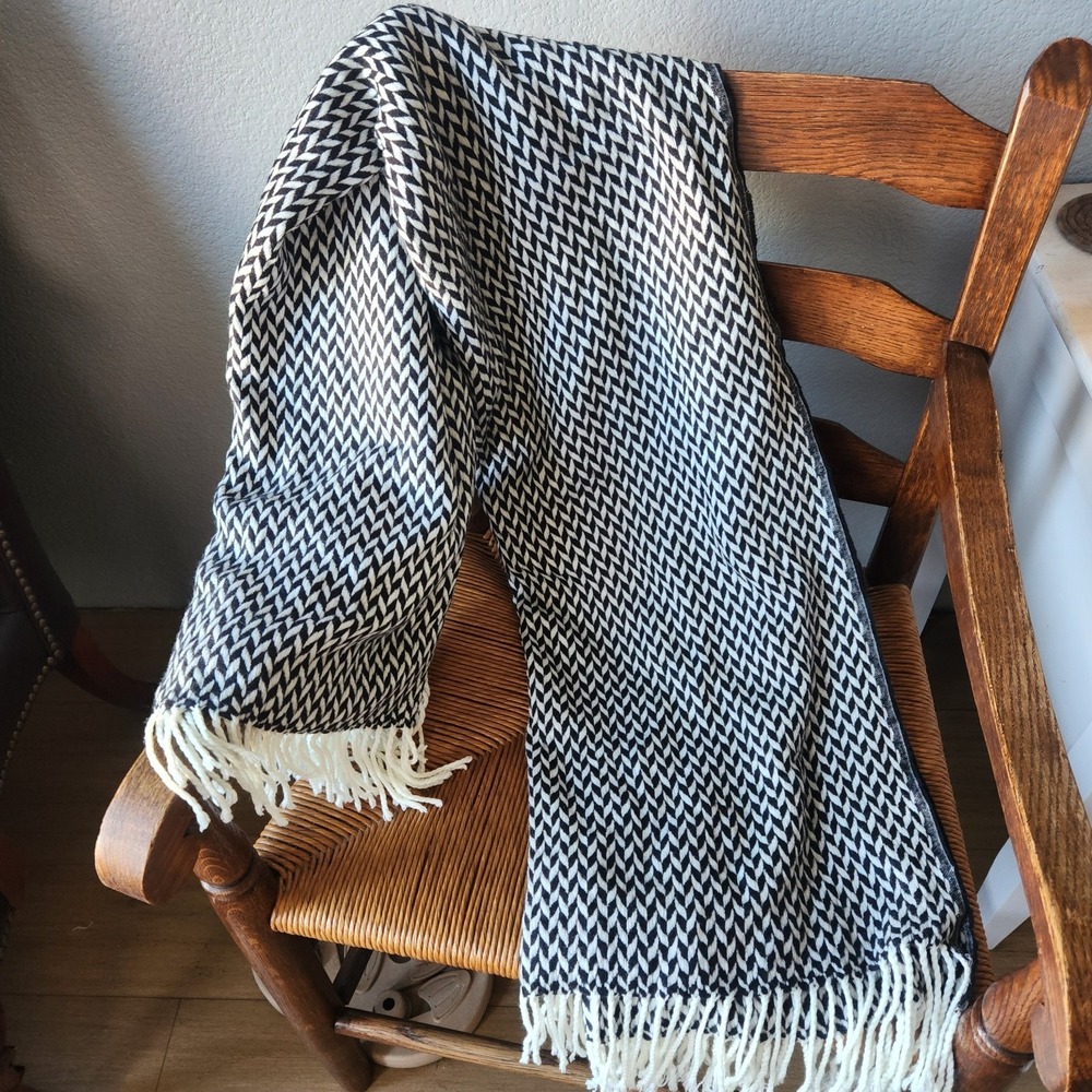 West Elm Knit Throw Blanket W Tassle Edge Black & White chevron 56" X 44"
